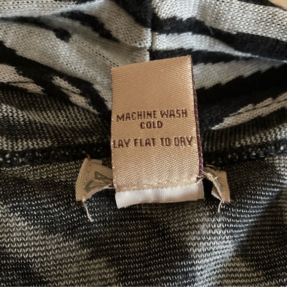 Art And Soul Black and White Zebra Pattern Vest - Picture 6 of 6